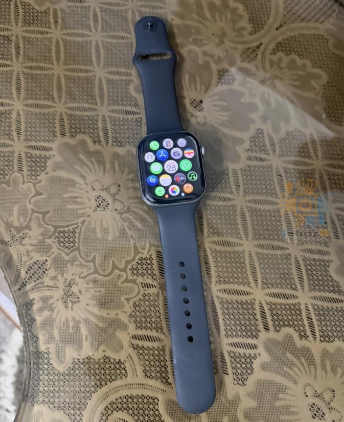 ساعه ابل مقاس ⁦⁦46⁩⁩ الاصدار ال ⁦⁦11⁩⁩