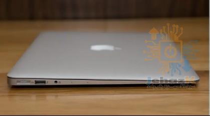 زى الجديد ابل Apple Macbook Air بمواصفات جيدة جدا